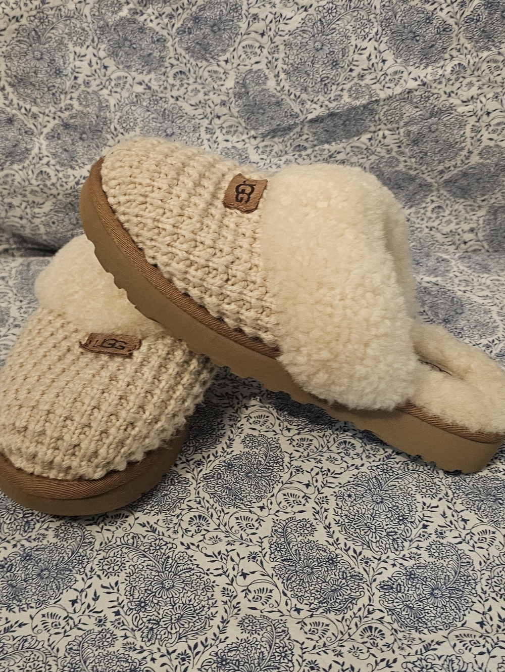 UGG COZY KNIT CREAM SHEARLING LINED SLIP ON SLIPPERS US 8